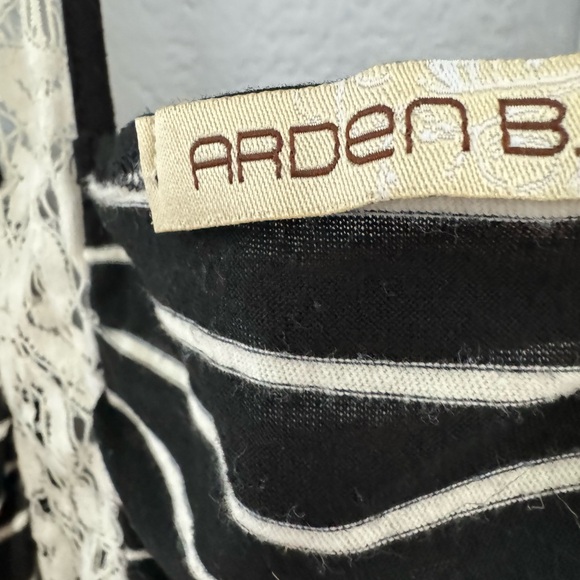 ARDEN B VEST black and white stripes with white cotton lace down back versatile - Picture 3 of 5